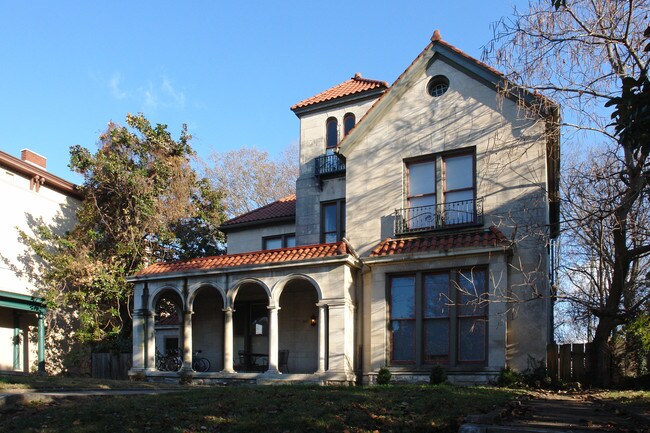 1067 Cherokee Rd in Louisville, KY - Foto de edificio - Building Photo