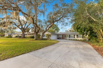 2201 Woodcrest Dr in Winter Park, FL - Building Photo - Building Photo