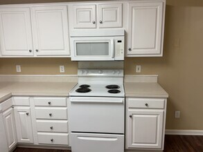 1706 Hargrove Dr in McLeansville, NC - Building Photo - Building Photo