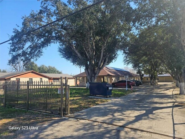 8816 N Ware Rd in McAllen, TX - Foto de edificio - Building Photo