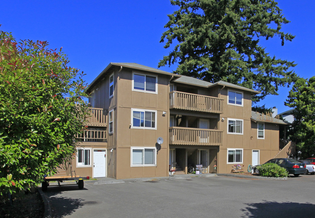 203 Dorn Ave in Everett, WA - Foto de edificio