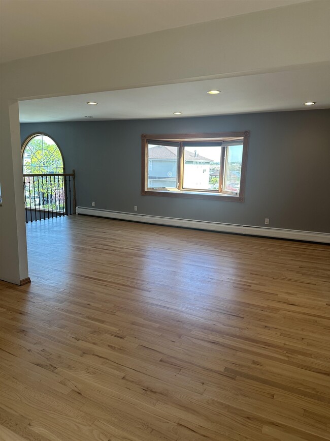19 Acorn Rd in Secaucus, NJ - Building Photo - Building Photo