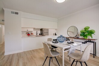 Captiva Club Apartments in Tampa, FL - Foto de edificio - Building Photo