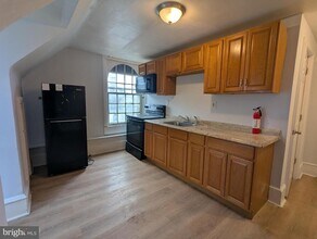 384 E Chestnut St in Coatesville, PA - Building Photo - Building Photo
