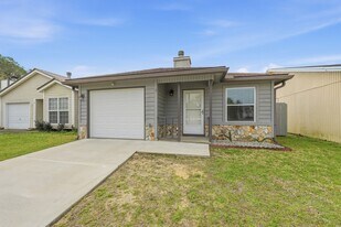 5 Kelly Way in Valparaiso, FL - Building Photo