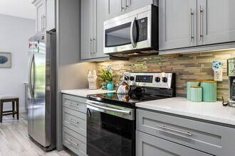 3211 Santa Catalina Plz in Greenacres, FL - Foto de edificio - Building Photo