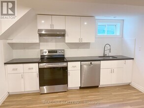 25 Terrace Dr in Hamilton, ON - Building Photo - Building Photo