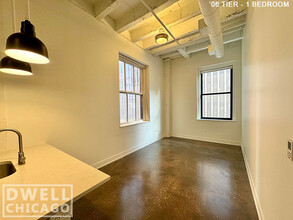 17 E Adams St, Unit 2 in Chicago, IL - Foto de edificio - Building Photo