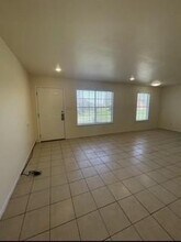2000 Randle St in Prairie View, TX - Foto de edificio - Building Photo