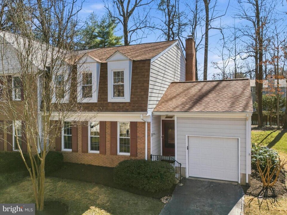 5907 Wood Sorrels Ct in Burke, VA - Building Photo