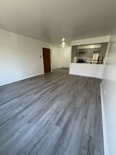 695 Capital Ave NE in Battle Creek, MI - Building Photo - Building Photo