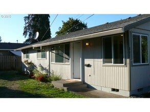 809 S Center St in Newberg, OR - Building Photo - Building Photo