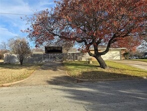 301 E 6th St in Weatherford, TX - Building Photo - Building Photo