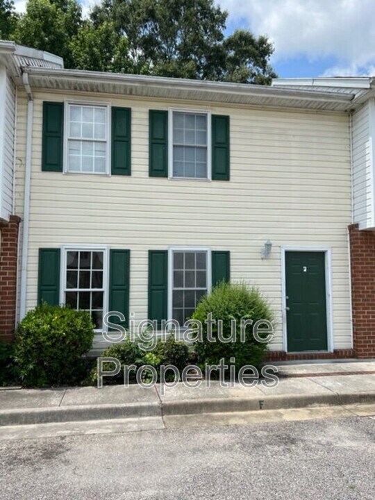 555 Fairfax Ave in Colonial Heights, VA - Building Photo