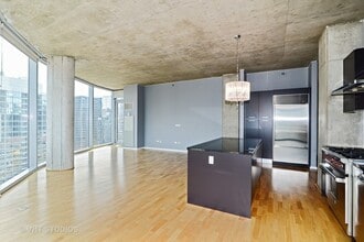 600 N Fairbanks Ct, Unit 03201 in Chicago, IL - Building Photo - Building Photo