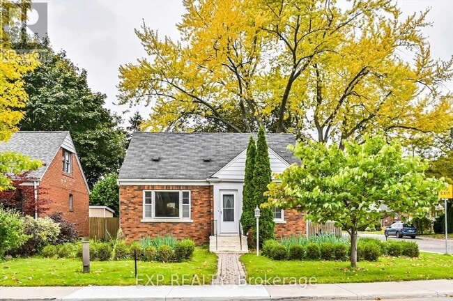 property at 40 Plaxton Dr