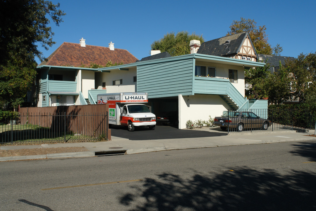 1553-1561 Oak St in Solvang, CA - Building Photo