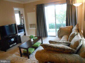 12829 Fair Briar Ln-Unit -12829 in Fairfax, VA - Building Photo - Building Photo