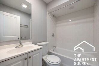 6956 N Sheridan Rd in Chicago, IL - Building Photo - Building Photo