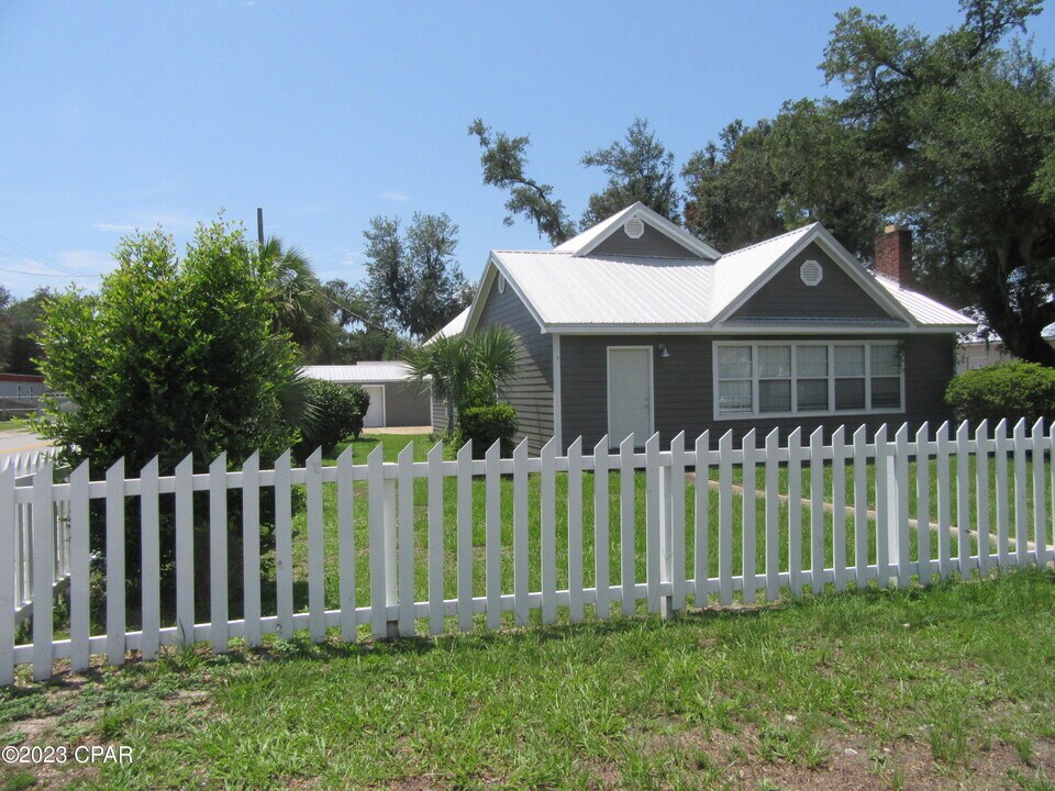 225 Hamilton Ave in Panama City, FL - Building Photo