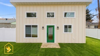 3182 S Imperial St, Unit B in Salt Lake City, UT - Building Photo