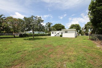 2558 Lorraine Ct in West Palm Beach, FL - Building Photo - Building Photo