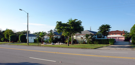 Seg-way in West Palm Beach, FL - Foto de edificio - Building Photo