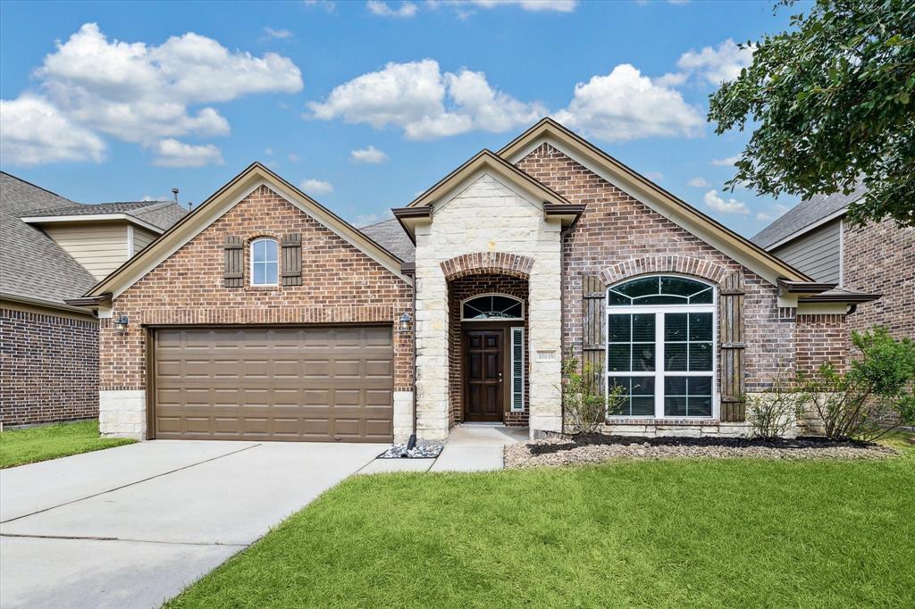 10035 S Whimbrel Cir in Conroe, TX - Building Photo