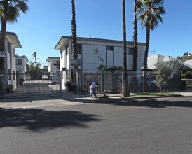 130-136 E Avenue 42 in Los Angeles, CA - Foto de edificio - Building Photo