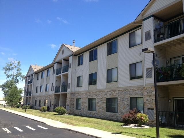Delhi Stratford Place (Senior Community) in Holt, MI - Foto de edificio