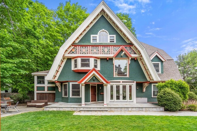 20 Webster Ct in Newton, MA - Building Photo - Building Photo
