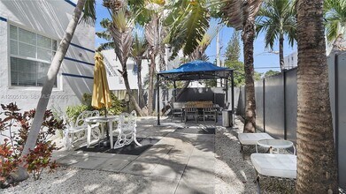 1241 13th St in Miami Beach, FL - Building Photo - Building Photo