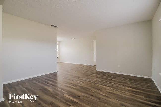 2416 Lackland Dr in Deltona, FL - Foto de edificio - Building Photo