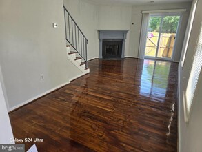 13825 Cabernet Ct in Chantilly, VA - Building Photo - Building Photo
