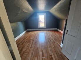 2029 W 1st St in Davenport, IA - Building Photo