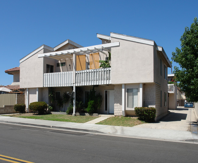 16961 Green St in Huntington Beach, CA - Building Photo - Building Photo