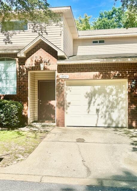 property at 2200 Hadleigh Hills Ct