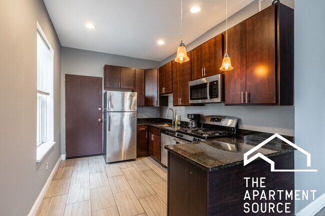 7529 N Rogers Ave in Chicago, IL - Building Photo - Building Photo