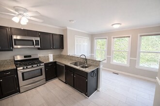 9073 Carroll Manor Dr in Atlanta, GA - Building Photo - Building Photo