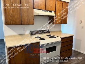 1094 E Cedar St in Pocatello, ID - Building Photo - Building Photo