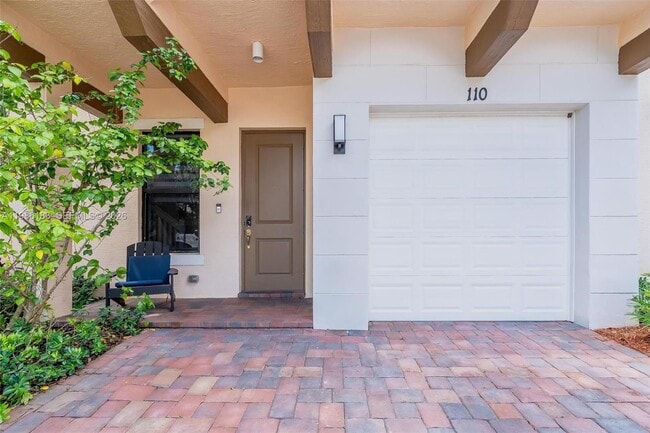 110 NW 209th Way in Pembroke Pines, FL - Building Photo - Building Photo