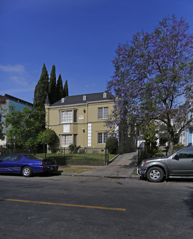 243 S Kenmore Ave in Los Angeles, CA - Building Photo - Building Photo