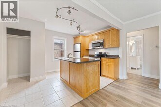 65 E 11th St in Hamilton, ON - Building Photo - Building Photo