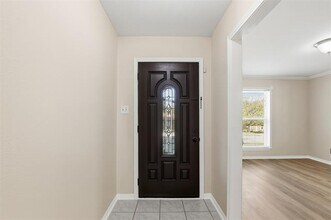 1901 Wellington Dr in Grand Prairie, TX - Foto de edificio - Building Photo