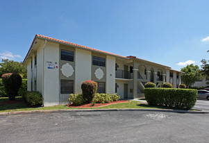 11181-11195 Royal Palm Blvd Apartments