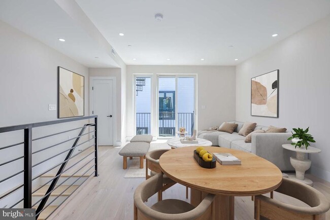 722 Kenyon St NW in Washington, DC - Building Photo - Building Photo