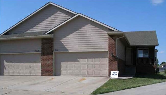 property at 3633 N Rushwood Ct