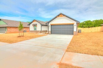 4613 Lincoln St in Harrah, OK - Building Photo - Building Photo