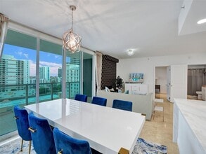 1250 S Miami Ave, Unit 1201 in Miami, FL - Building Photo - Building Photo