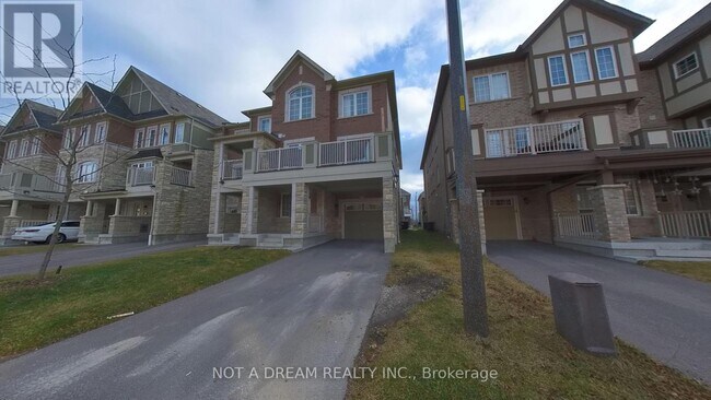 11 Bluegill Cres in Whitby, ON - Building Photo - Building Photo